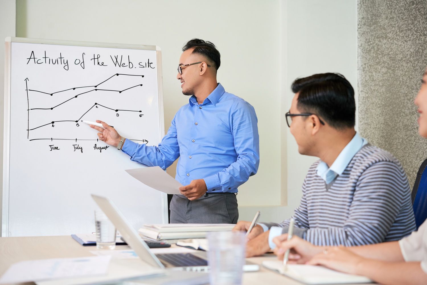 Man Showing Growing Chart On Presentation For Coll 89KMXCY